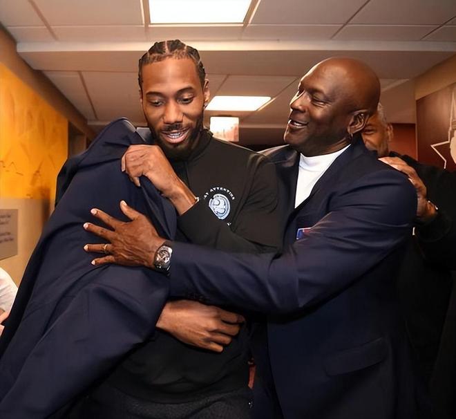 万项谈梅开二度：只能说运气比较好，赶上了这两个进球（万项：梅开二度只是运气好，恰巧赶上那两球）