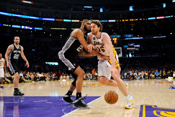 斯科尔斯、卡拉格都认为：哈白布是足球历史上最佳中场组合（斯科尔斯与卡拉格一致认为：哈白布堪称足坛史上最强中场组合）