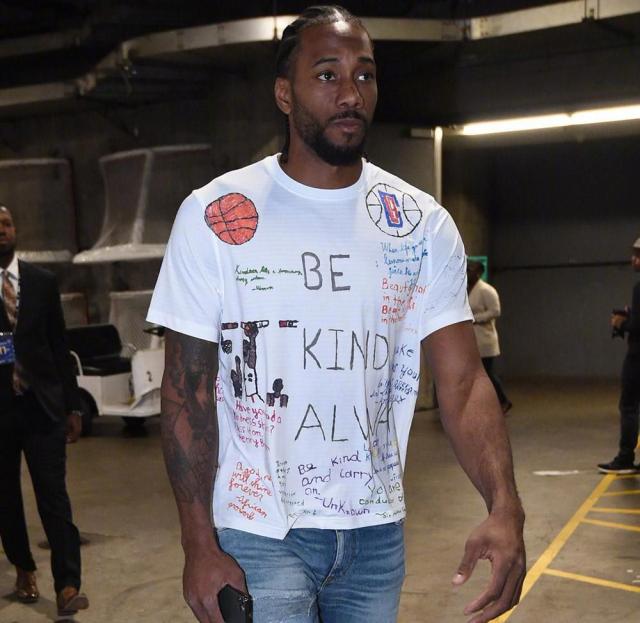 霍伊伦德梅开二度 那不勒斯击败尤文后登上意甲榜首（霍伊伦德双响 那不勒斯击退尤文登顶意甲榜首）