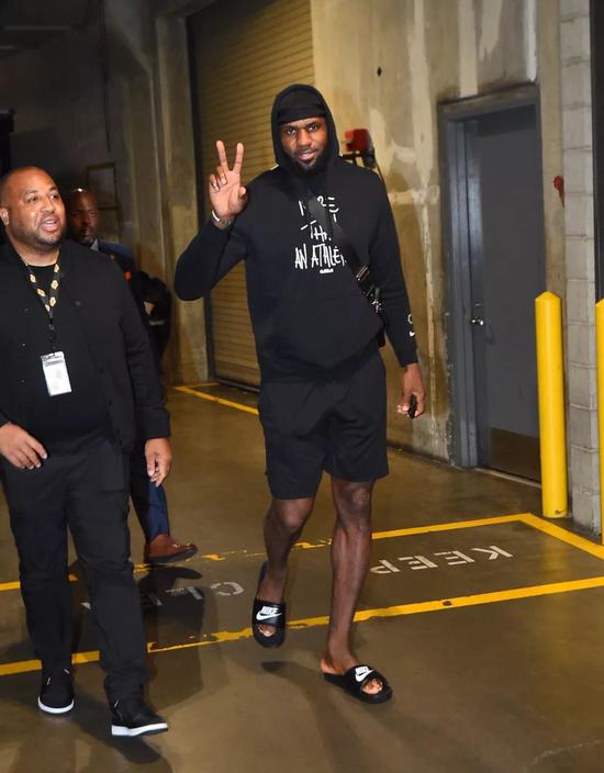 ESPN：上海海港已得知奥斯卡心脏问题，愿意为其提供治疗帮助（ESPN称上海海港已知悉奥斯卡心脏状况，愿提供医疗援助）