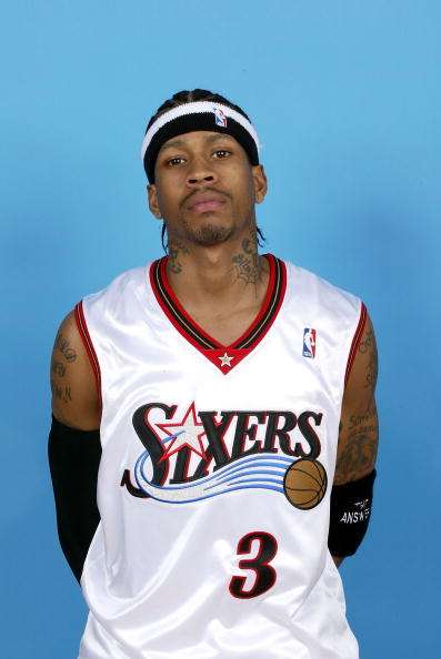 跟队记者：VAR竟然认为米兰对阵帕尔马时的点球是萨56的犯规（队记：VAR认定米兰对帕尔马那粒点球源于萨56犯规）