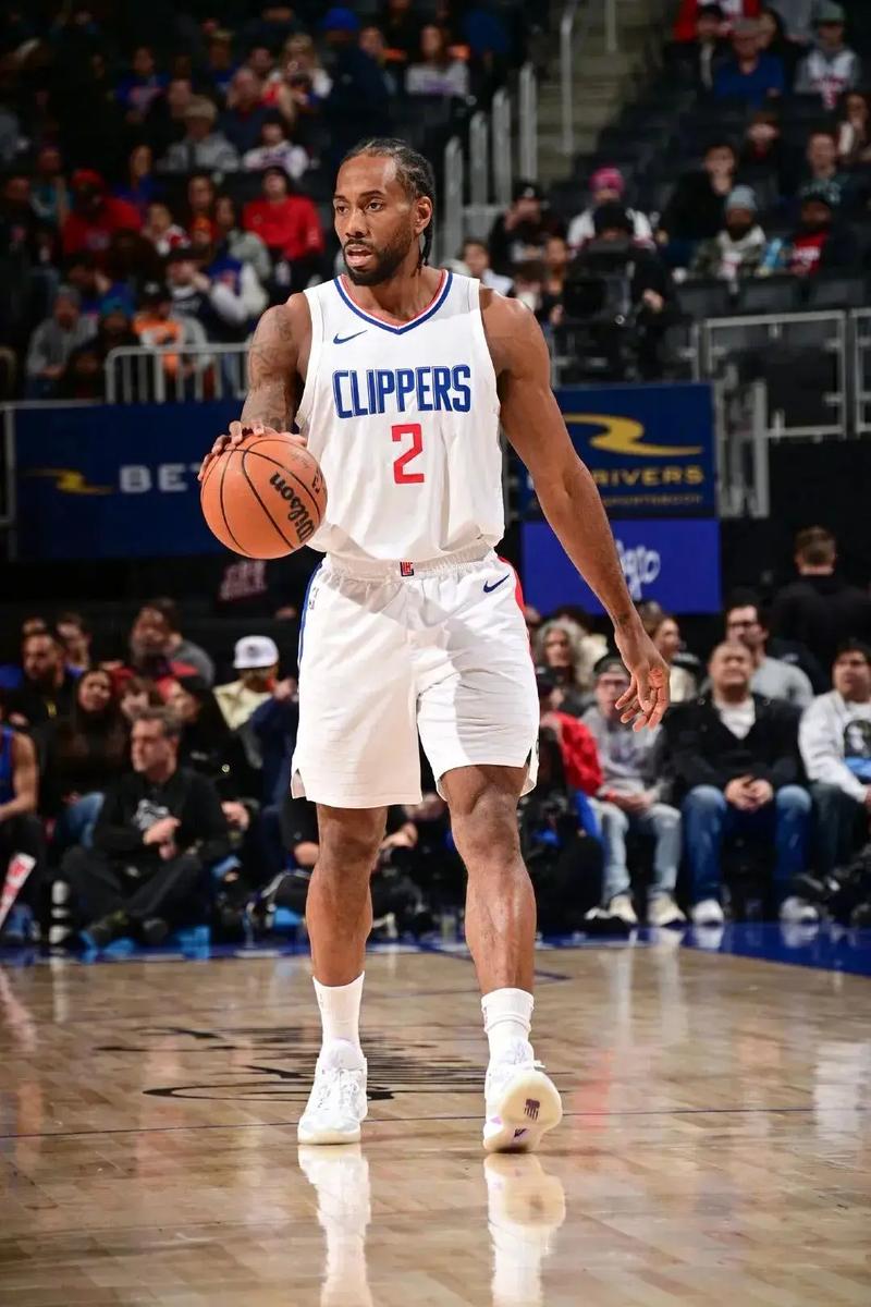 欧冠淘汰赛前瞻：拜仁客战巴黎,（欧冠淘汰赛看点：拜仁客场挑战巴黎）