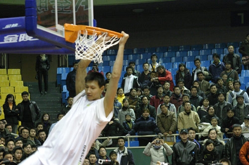 邮报：梅努希望冬窗离开曼联，有12家俱乐部对他感兴趣（每日邮报：梅努盼冬窗离开曼联，12队有意）